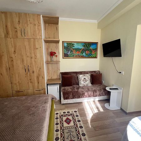 Evis House Appartement Tirana Buitenkant foto