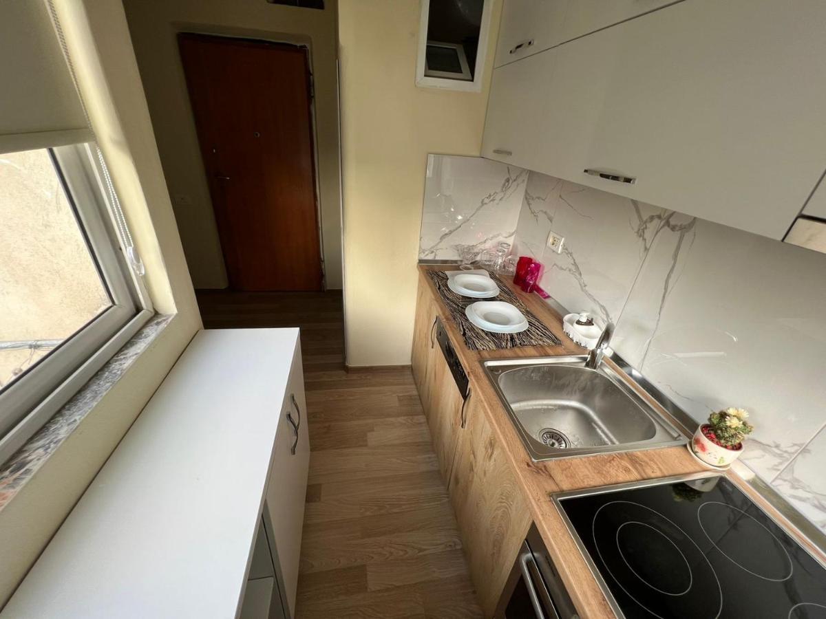Evis House Appartement Tirana Buitenkant foto