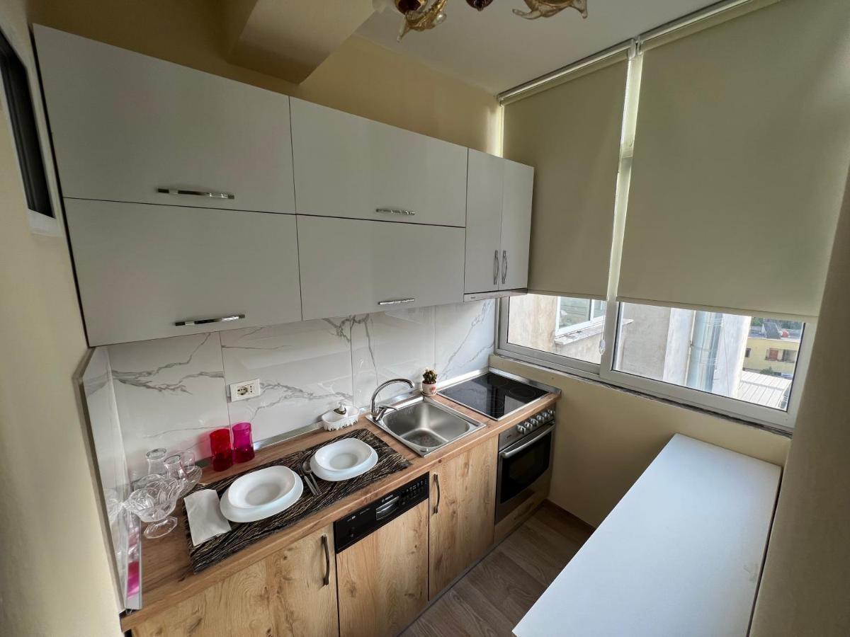 Evis House Appartement Tirana Buitenkant foto