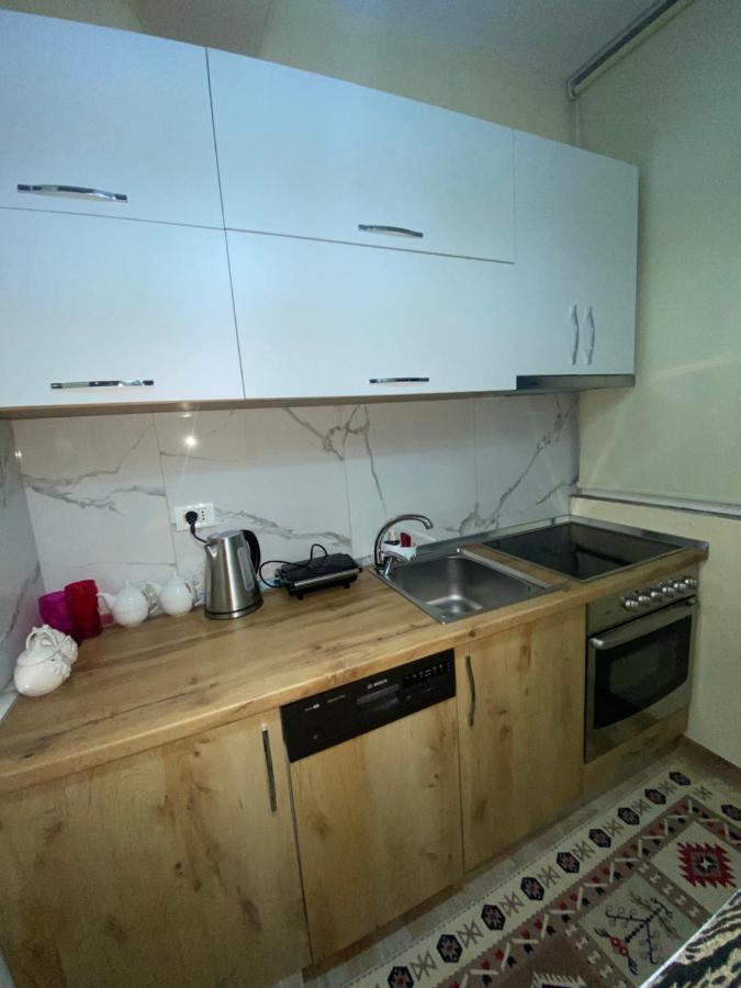 Evis House Appartement Tirana Buitenkant foto
