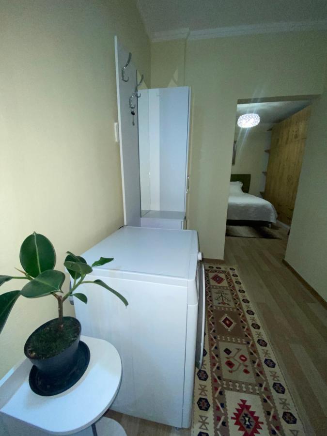 Evis House Appartement Tirana Buitenkant foto