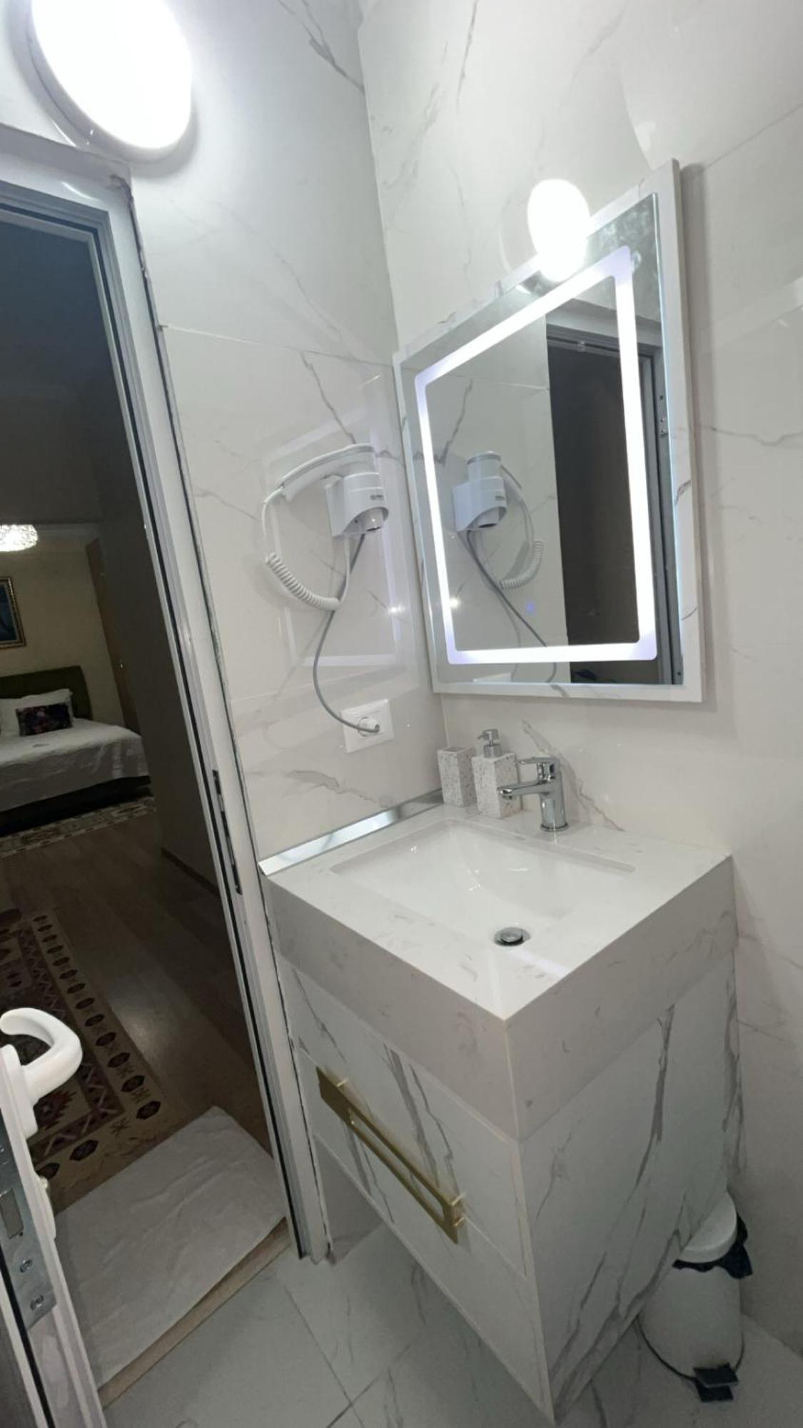 Evis House Appartement Tirana Buitenkant foto