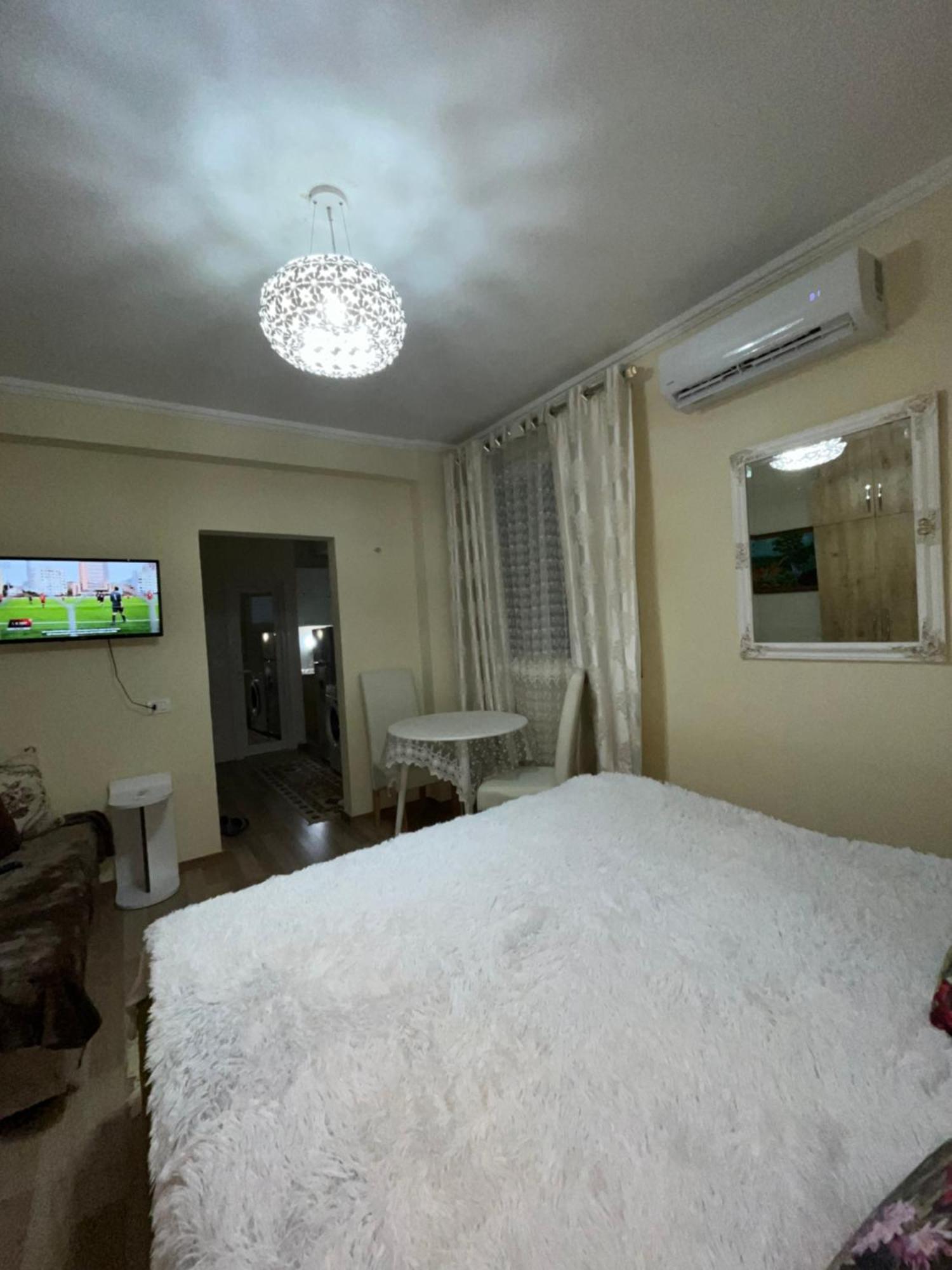 Evis House Appartement Tirana Buitenkant foto