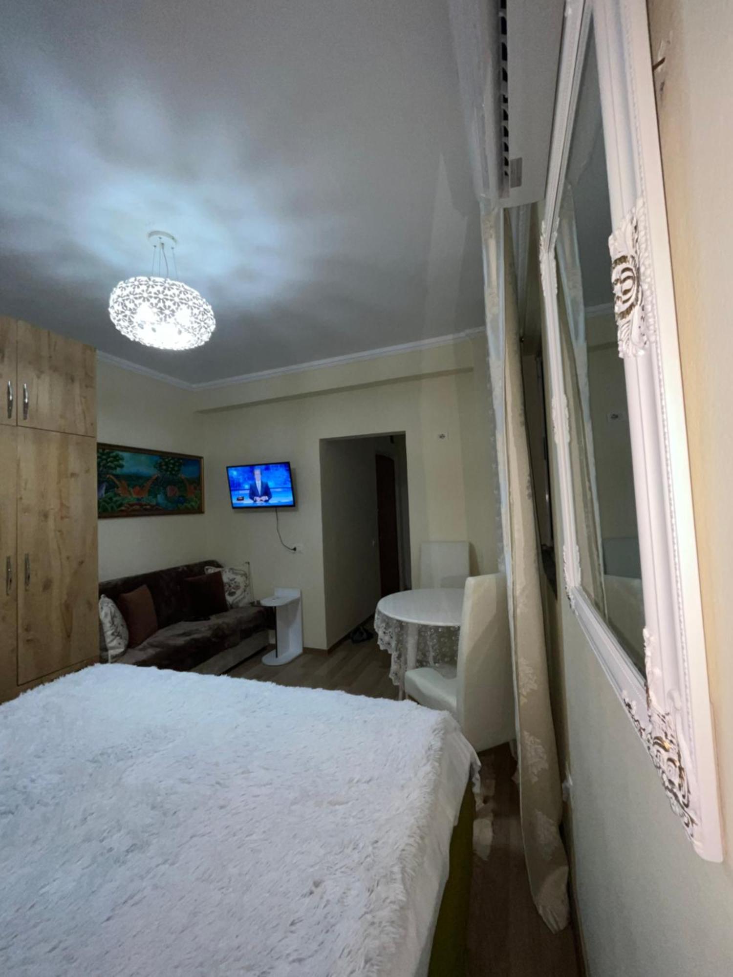 Evis House Appartement Tirana Buitenkant foto