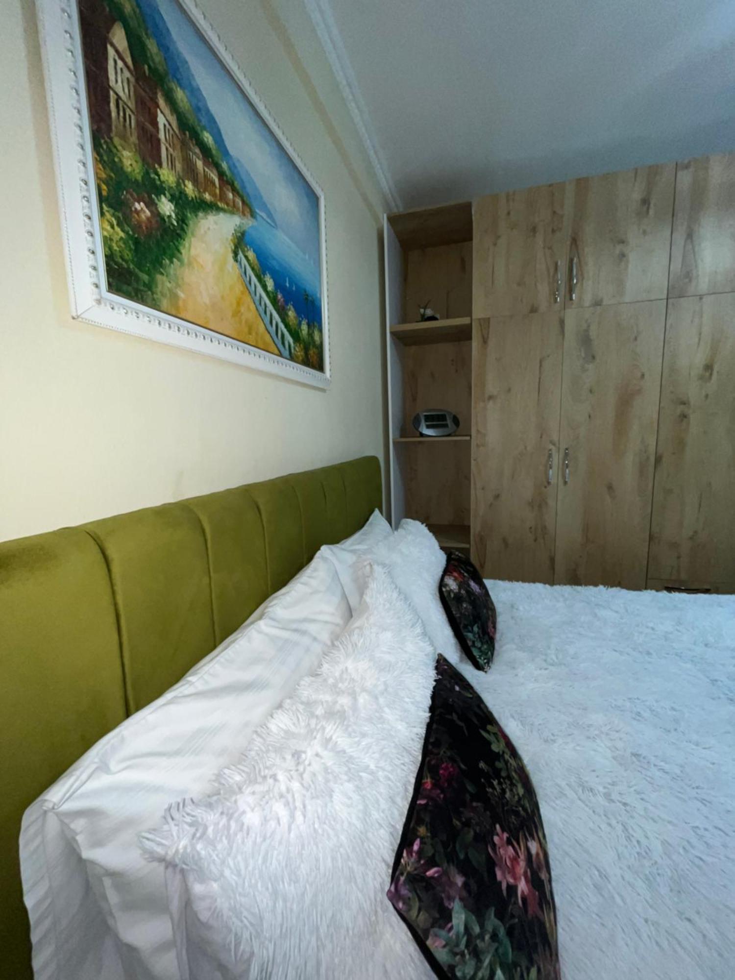Evis House Appartement Tirana Buitenkant foto