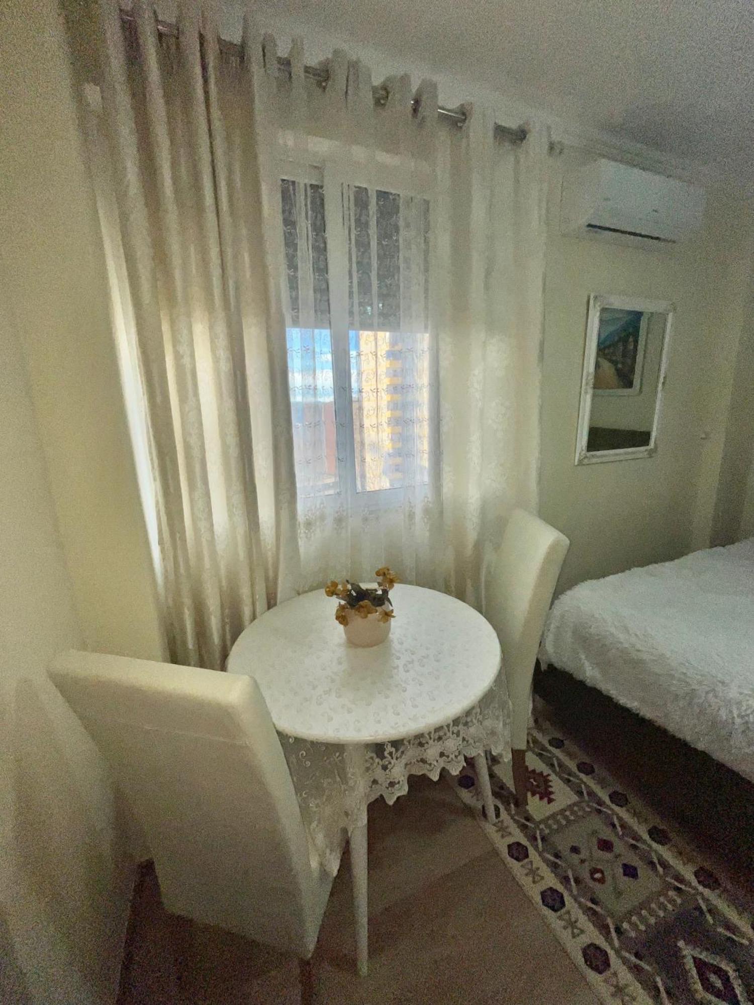 Evis House Appartement Tirana Buitenkant foto